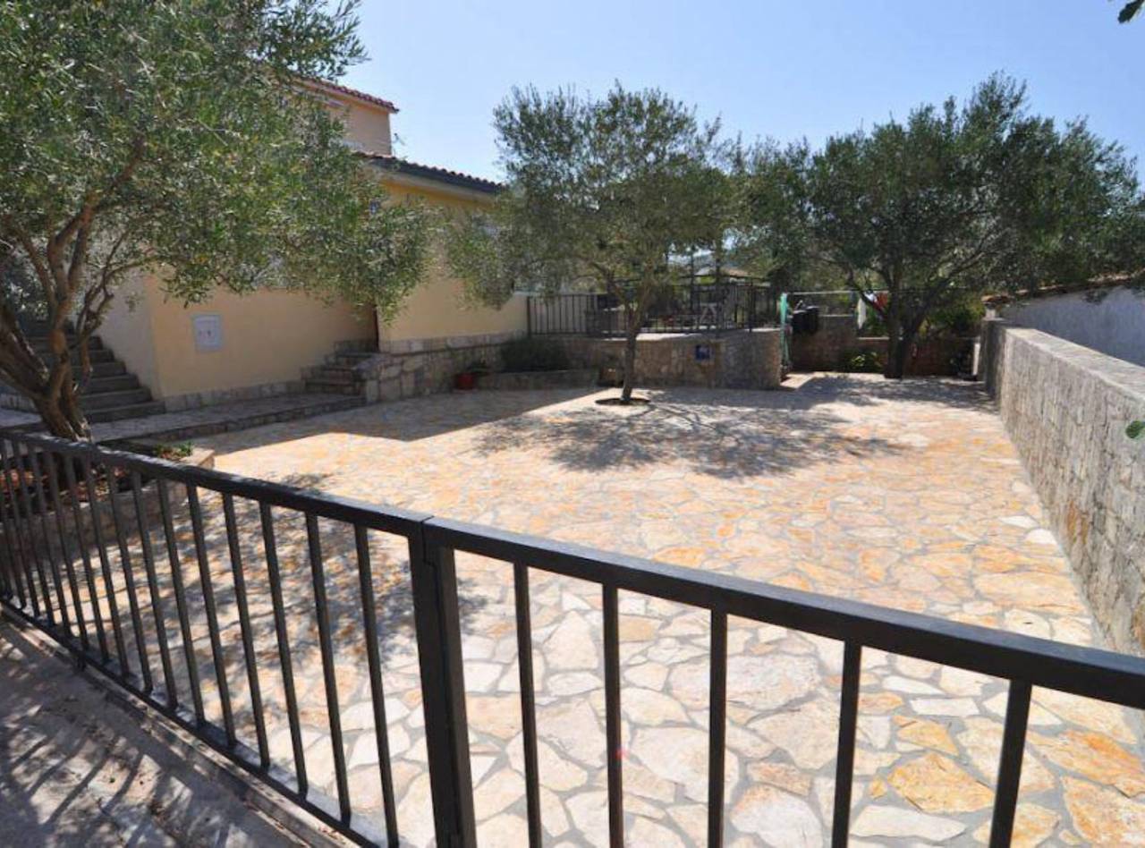 Ganze Wohnung, Apartman Olive Garden - Three Bedroom apartment With Sea View in Necujam, Solta