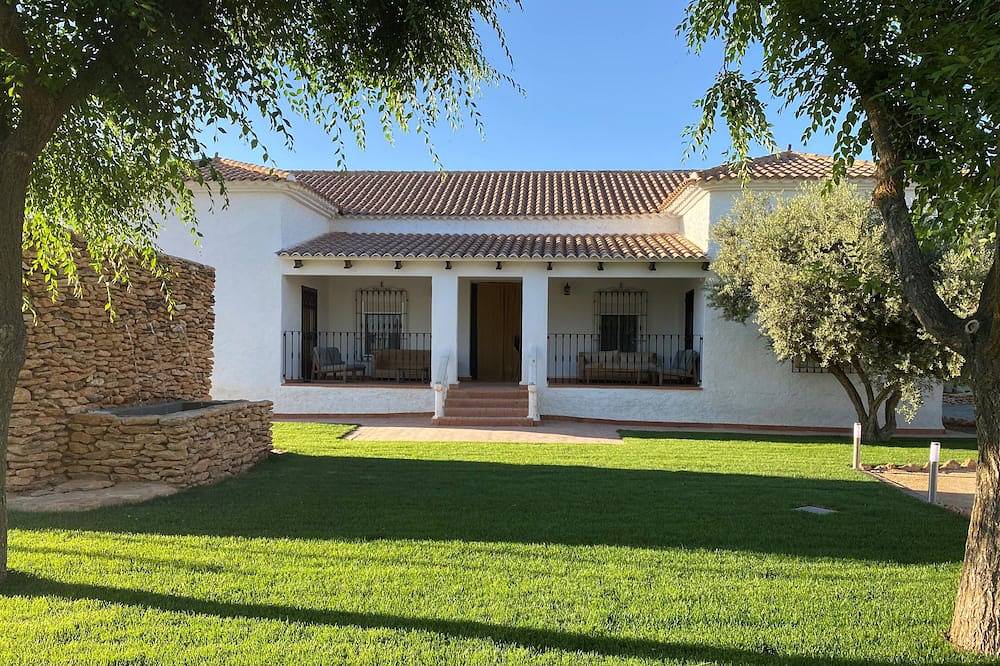 La Regidora, an old renovated quintería on the Quixote Route.  in Argamasilla de Alba, Ciudad Real Provinz