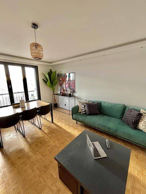 Gîte pour 8 personnes, avec balcon et vue, adapté aux familles à Neuilly-sur-Marne - 3
