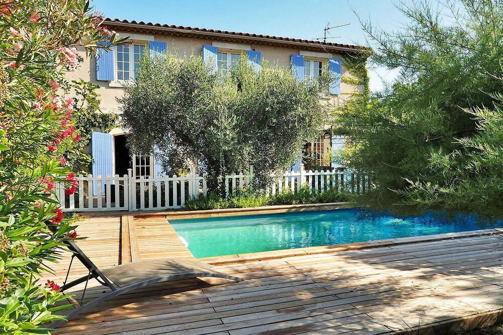 Les Lauriers De Fontvieille in Fontvieille, Arles region