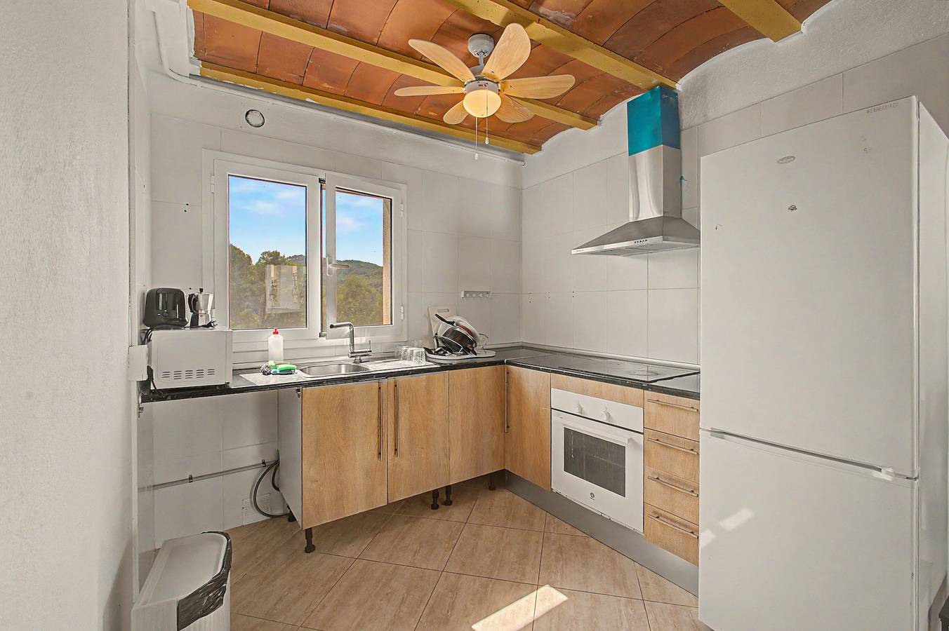 Apartamento entero, Apartamento 'I Maset De La Salut' con vistas a la montaña, Wi-Fi y aire acondicionado in Piera, Interior de Barcelona