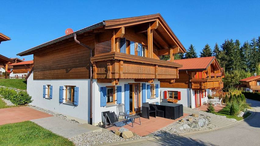 Ferienhaus für 6 Personen, mit Balkon und Terrasse sowie Garten und Seeblick in Lechbruck am See