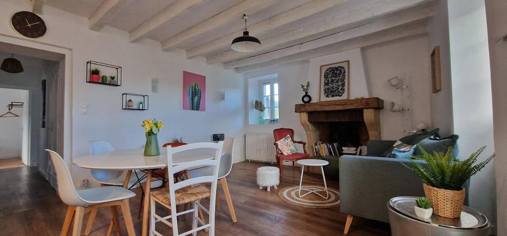 Location de vacances pour 13 personnes, avec vue ainsi que piscine et jardin à Saint-Esteben