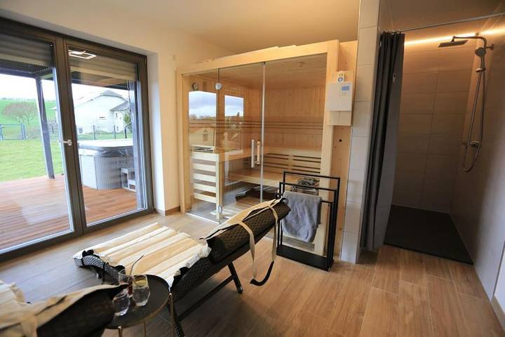 Gîte pour 8 personnes, avec sauna ainsi que jardin et jacuzzi à Burbach - 2