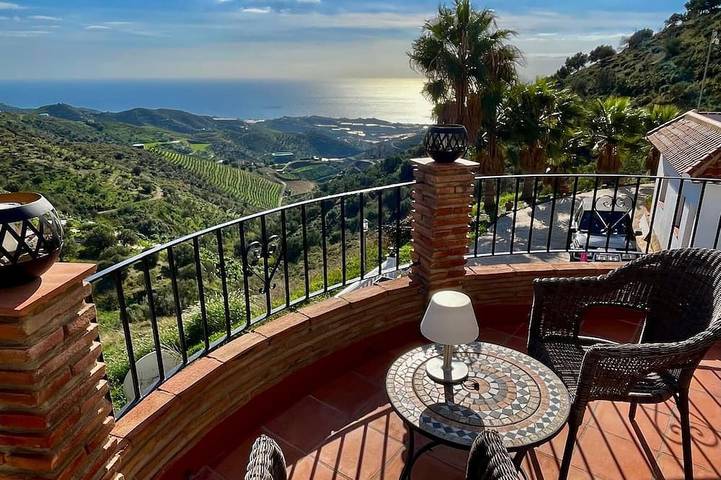 Ferienwohnung für 2 Personen, mit Pool und Balkon in Sayalonga