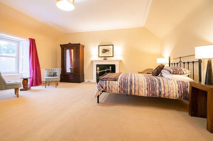 Entire apartment, Aros Mains Apartment, Isle of Mull | Castle and sea views in Argyll & Bute