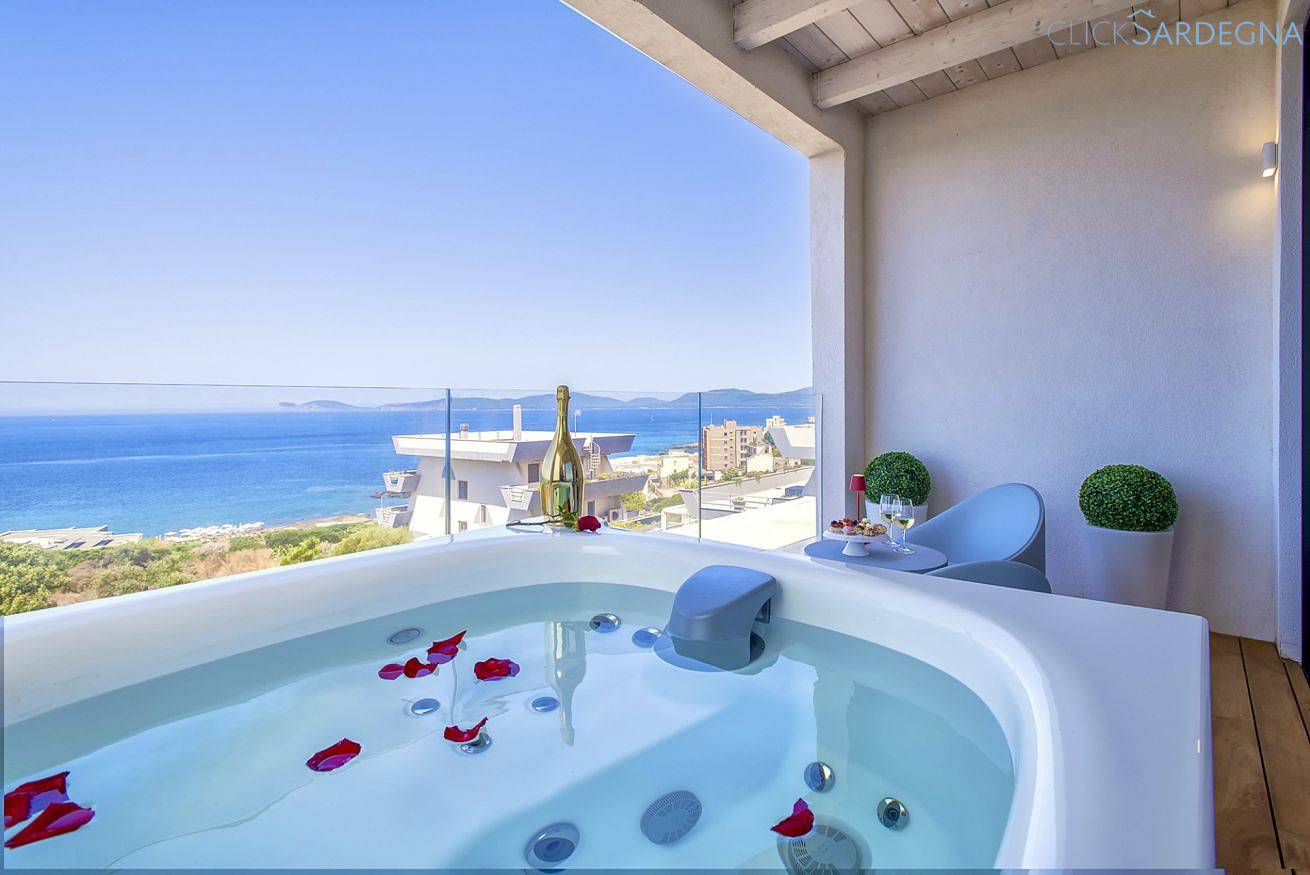 Ganze Wohnung, Amare Penthouse mit Whirlpool mit Blick auf das Meer in Sant'Anna, Alghero