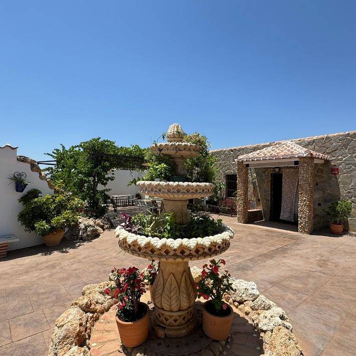 Chalet para 12 personas, con piscina además de jardín y vistas en Axarquía - 2