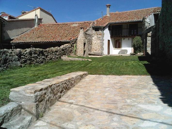 Casa rural para 12 personas, con Balcón y Terraza además de Jardín y Vistas en Hoyos del Espino - 2