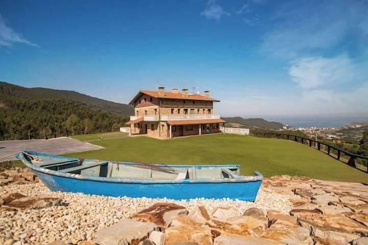 Ganze Wohnung, Rural apartment 'balcony with sea views' in Mungia, Bizkaia