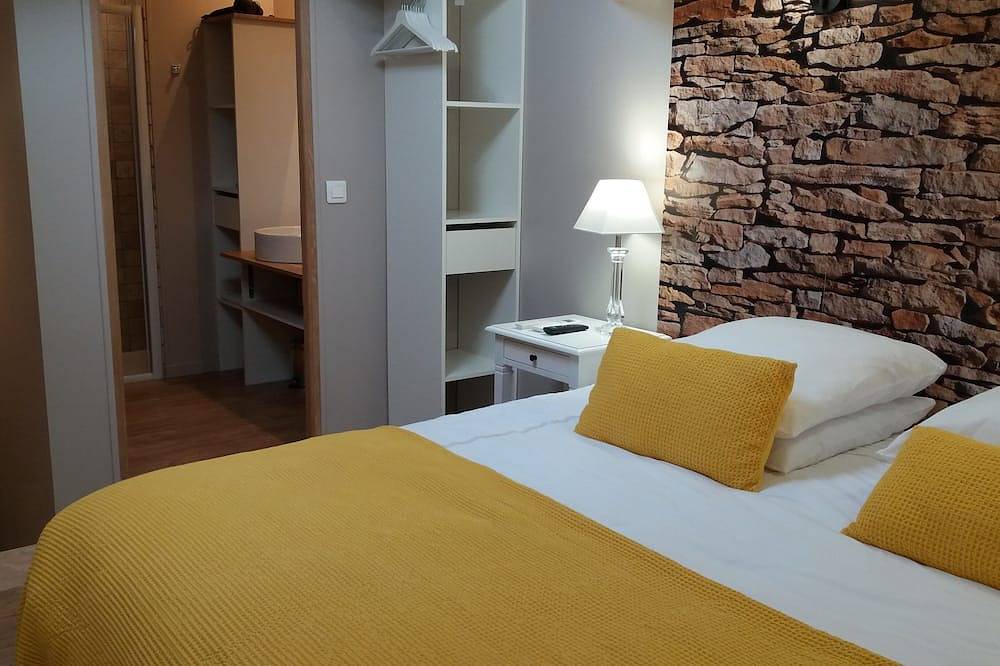Schönes Ferienhaus in Einem Anwesen mit Pool in der Nähe des Stadtzentrums Uzès in Uzès, Région de Nîmes
