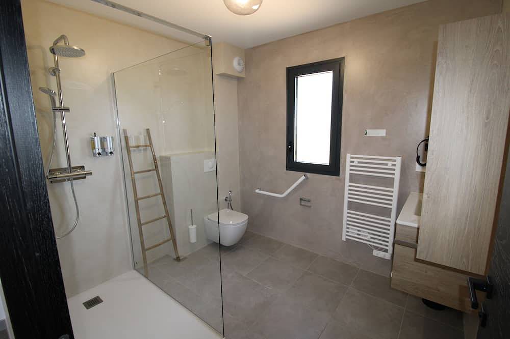 Appartement entier, Hotel residence between sea and mountains, ideal for families. in Vescovato, Arrondissement de Corte