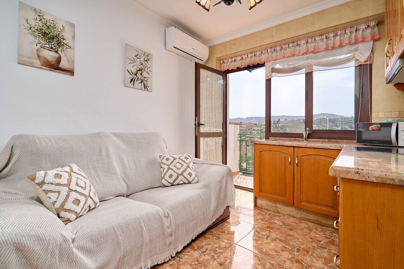 Casa vacacional 'Carmela' con vistas a la montaña, Wi-Fi y aire acondicionado in Frigiliana Road, Frigiliana