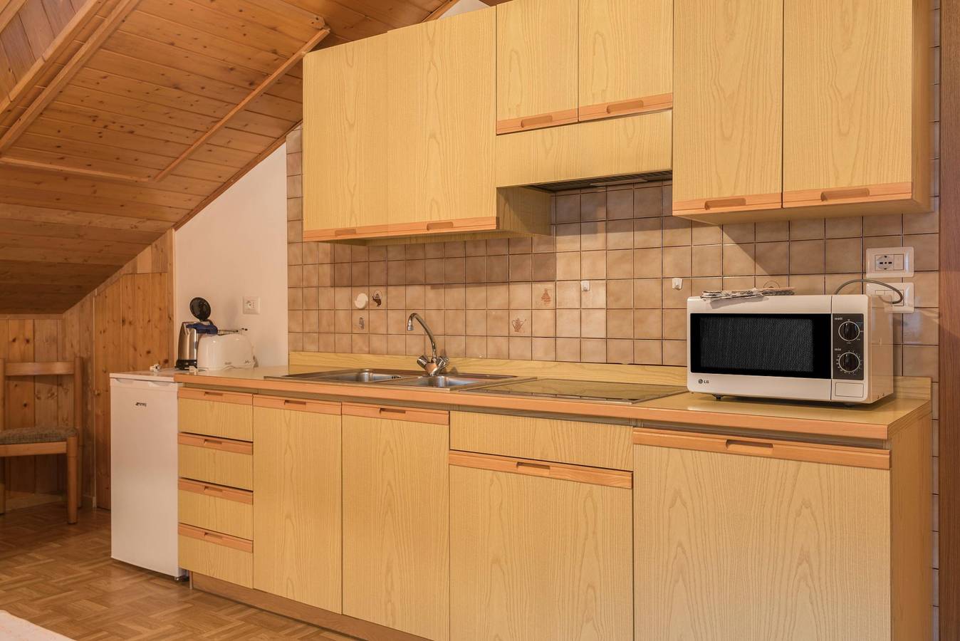 Ολόκληρο το διαμέρισμα, Comfortable Apartment “Casa Elena 2” with Mountain View, Garden & Wi-Fi; Parking Available in Penia, Canazei