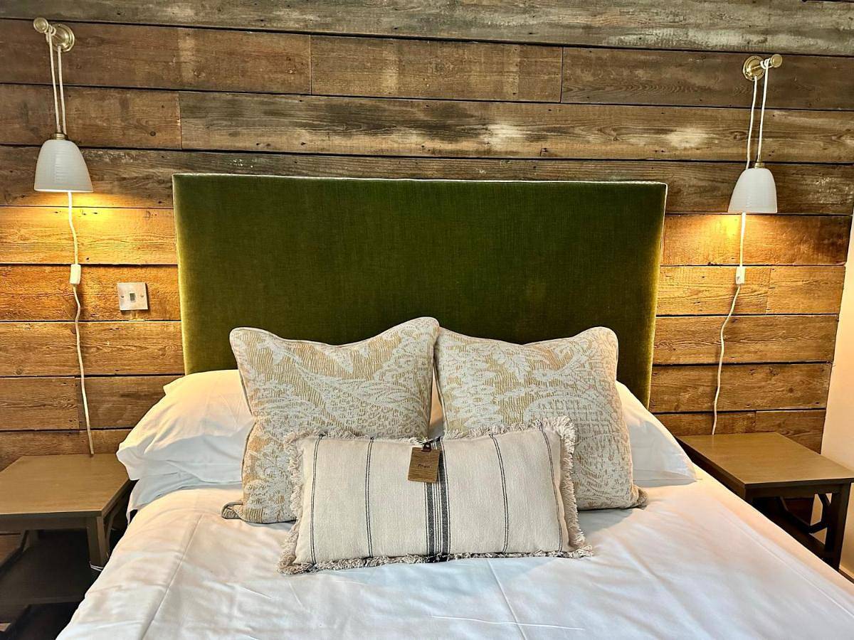 Small Double Room in Stow-on-the-Wold, Gloucestershire