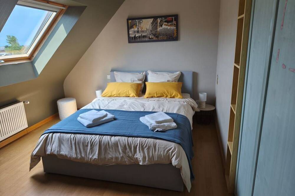 House a 5-minute walk from the ocean in Plougoulm, Ceinture Dorée