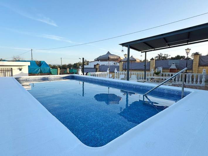 Casa de vacaciones para 6 personas, con piscina además de vistas y jardín, Se admiten mascotas en Córdoba
