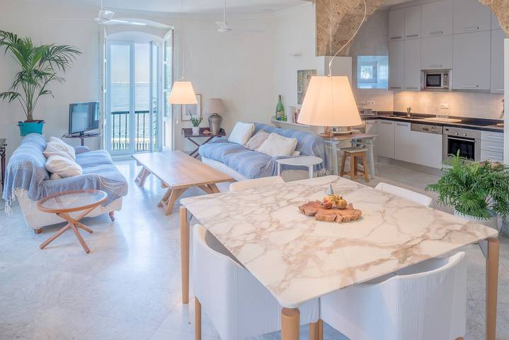 Apartamento entero, Apartamento renovado "Argüelles" en la ciudad vieja directamente al mar in Playa de la Punta San Felipe (Cádiz), Cádiz
