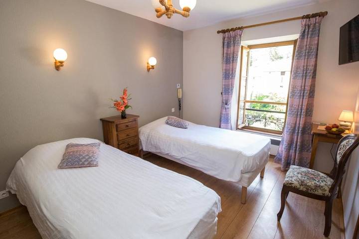 Hôtel pour 3 personnes, avec sauna ainsi que jacuzzi et jardin, animaux acceptés dans Le Rozier - 3