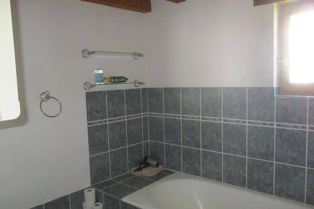 Haus / Garten in ruhigem Weiler, idyllische Berglage. in Oust, Parc naturel régional des Pyrénées ariégeoises