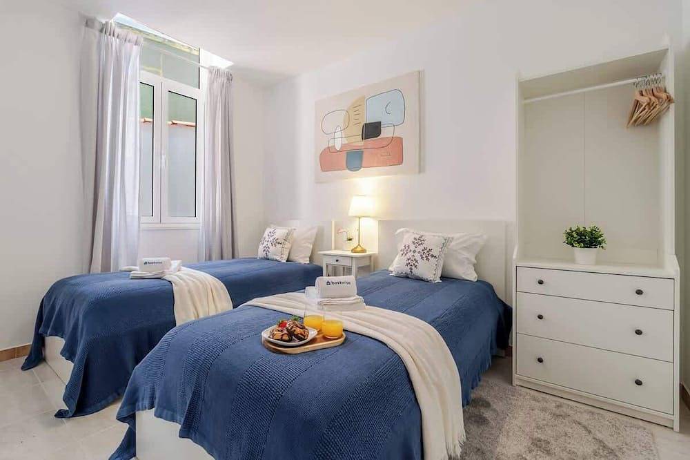Hostwise - Colourful 2-Home w/ Terrace in Boavista in Porto, Porto Distrikt