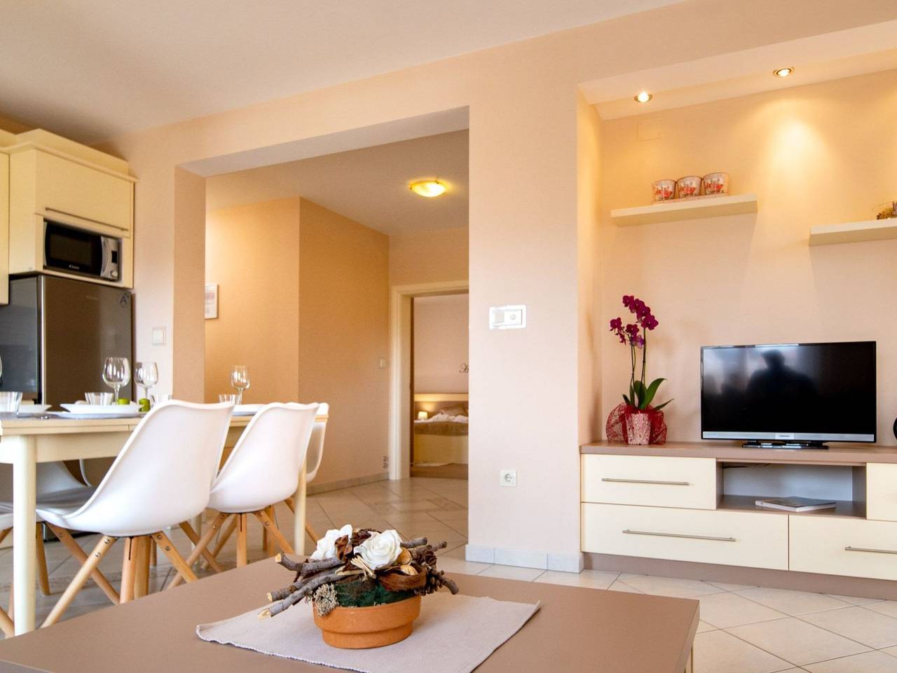 Ganze Wohnung, Wohnung in Lopar mit Grill und Strand in der Nähe in Lopar, Rab