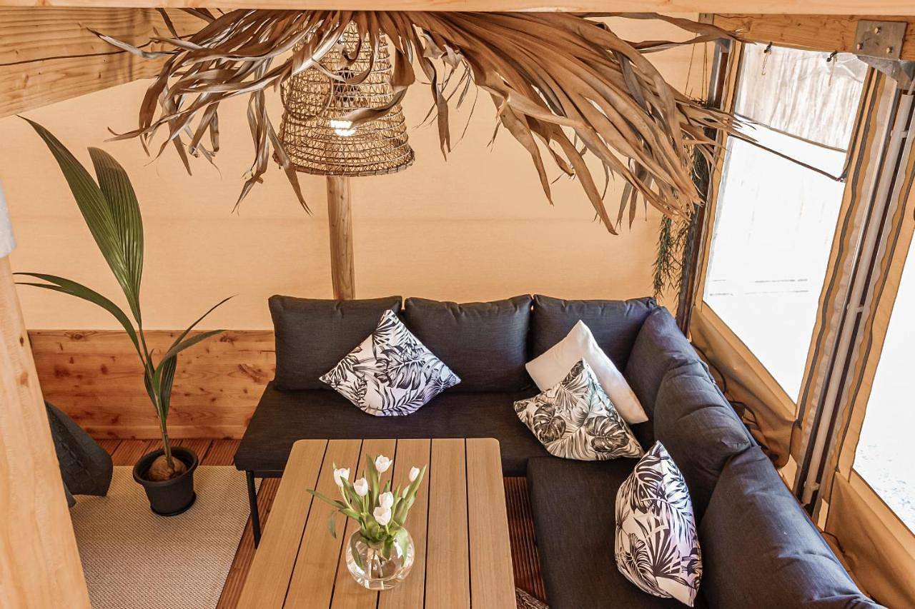 Glamping Lodge Natural Living Bodensee Nähe mit Terasse, Grill, Smart Tv in Rielasingen-Worblingen, Hegau