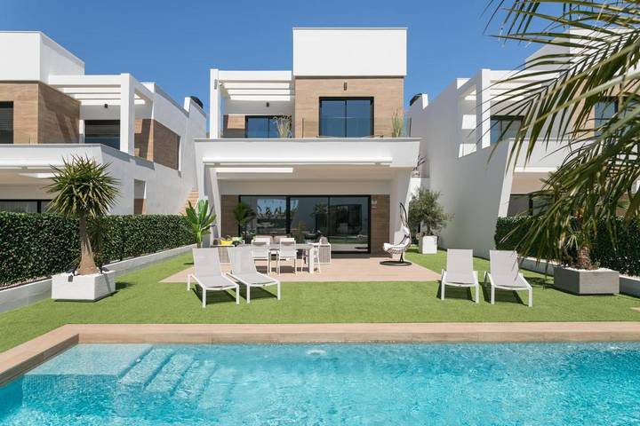 Villa voor 6 personen, with Balkon and Terras as well as Tuin and Zwembad in Finestrat