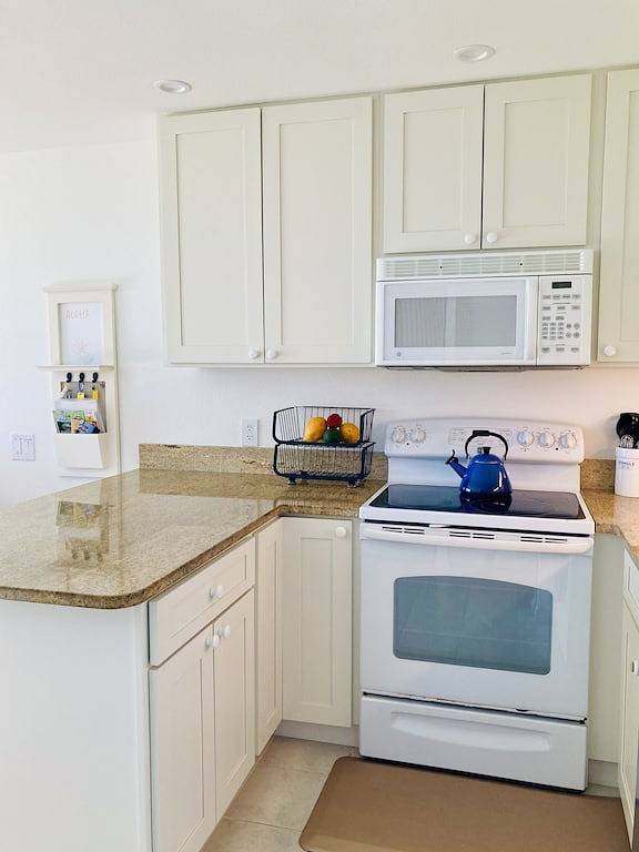 Ganze Wohnung, Gorgeous Oceanfront Unit! Ground Floor! Greatly Updated! in Komohana Kai, Alii Kai