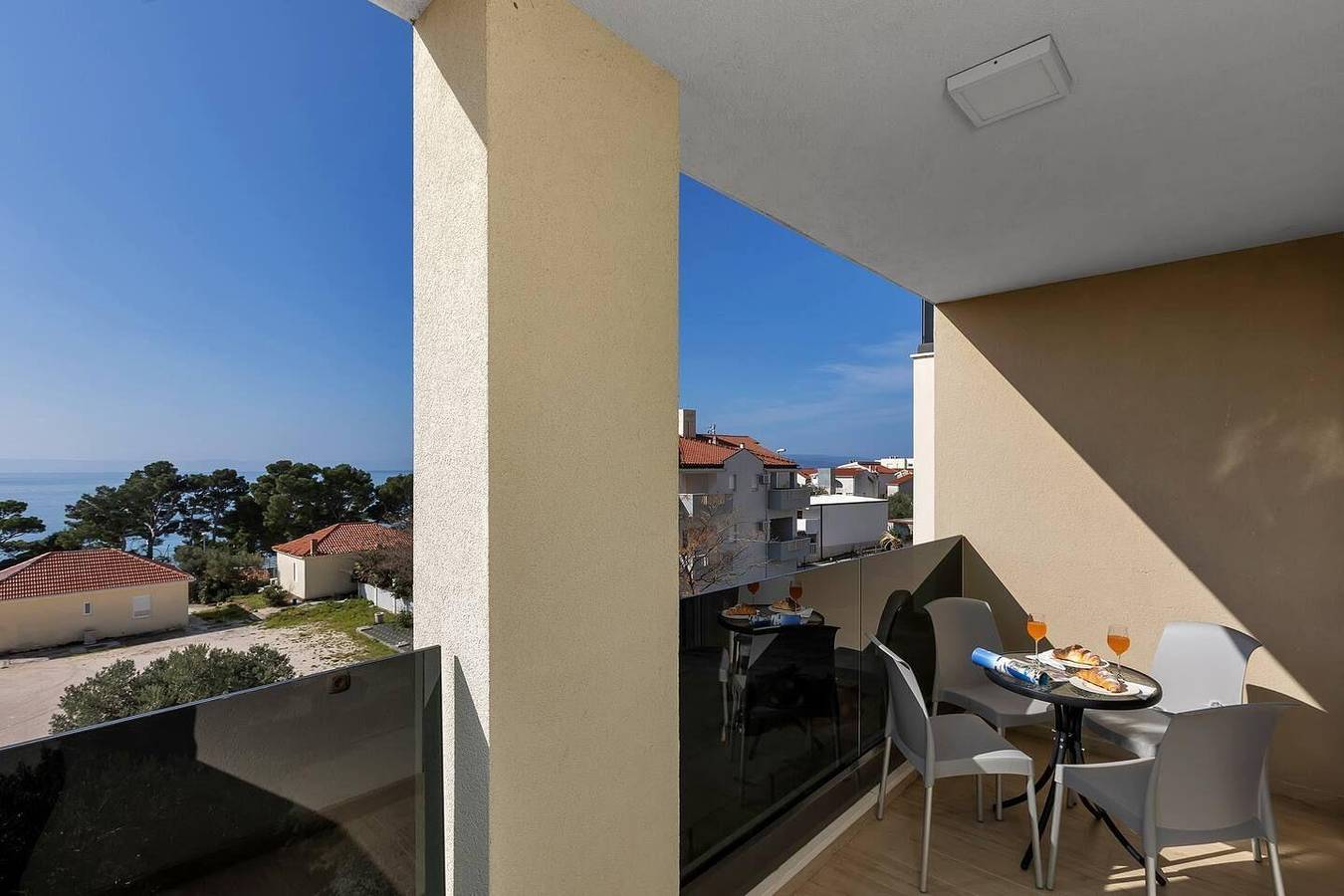 Ganze Ferienwohnung, Apartment Hrvoje - nur 50m bis zum Meer in Promajna, Makarska Riviera