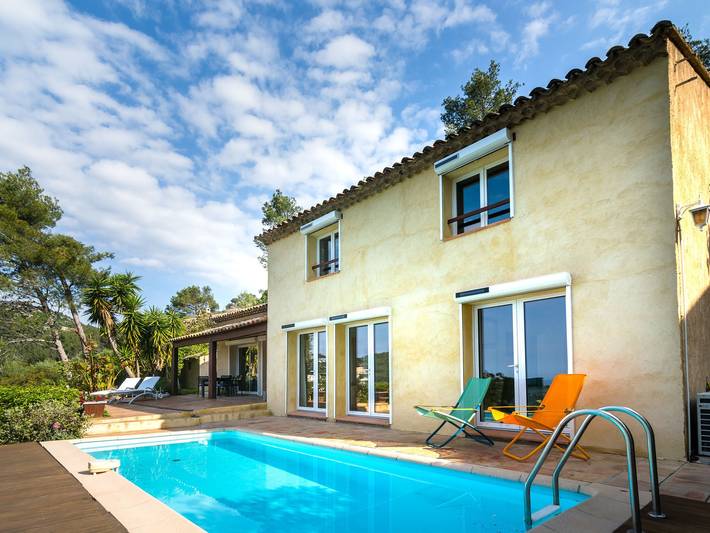 Location de vacances pour 8 personnes, avec terrasse et piscine à Hyeres - 2