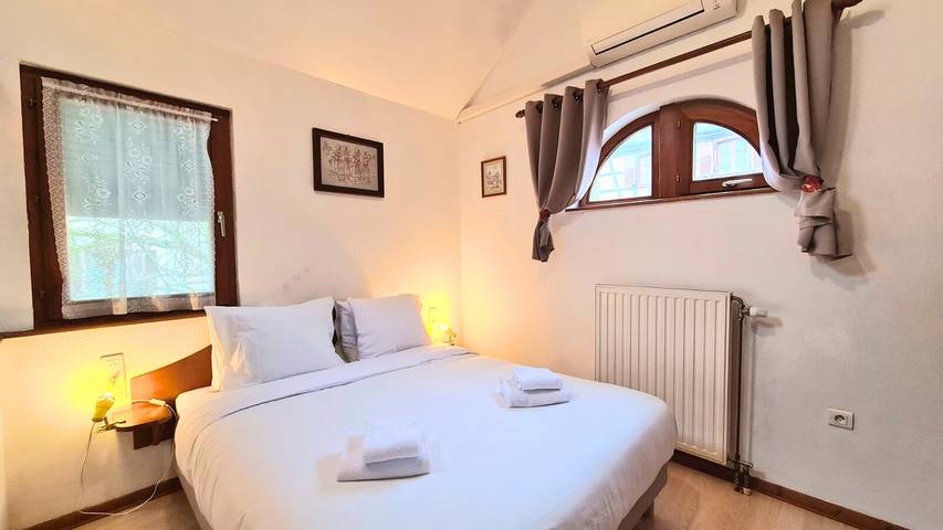 Gîte pour 2 personnes, avec balcon ainsi que jardin et piscine - 1