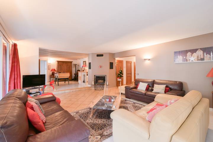 Apartamento entero, Apartamento Pmr “La Padouck” con vistas a la montaña, terraza privada y Wi-Fi in Thônes, Región de Annecy