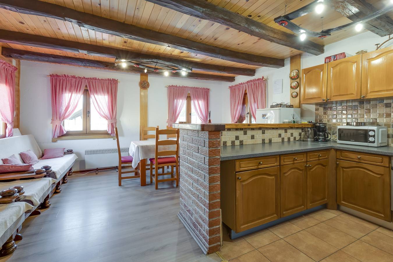 Rustic Cottage With Heated Pool in Zagreb und Umgebung