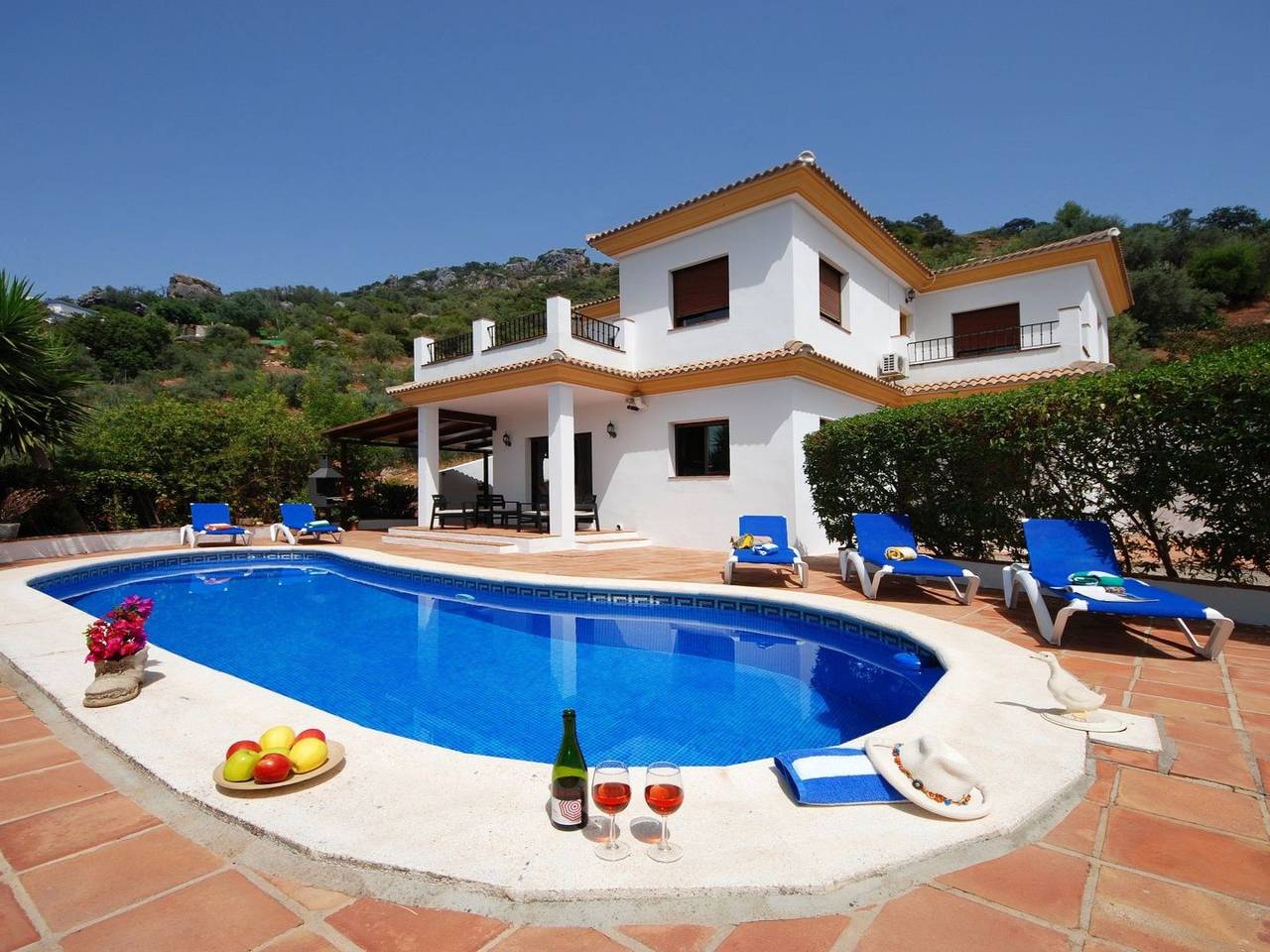 Villa Torcal 3, beheizter Pool, Wifi, Grill. in Comares, Provincia de Málaga