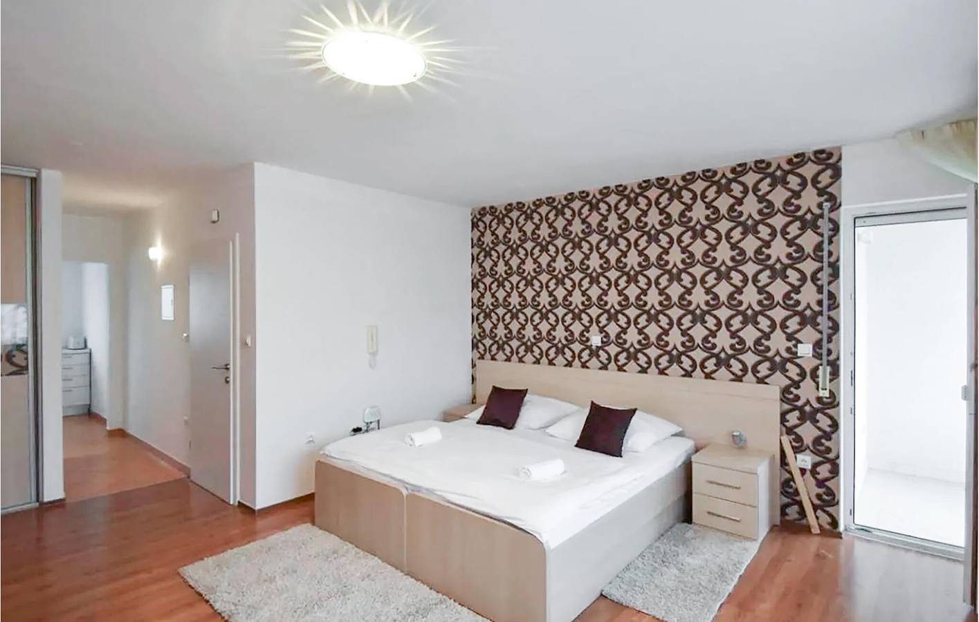 Ganze Ferienwohnung, Apartment mit Meerblick, Terrasse, Küche und Parkplatz in der Nähe des Strandes von Strobec in Stobrec, Split-Dalmatien