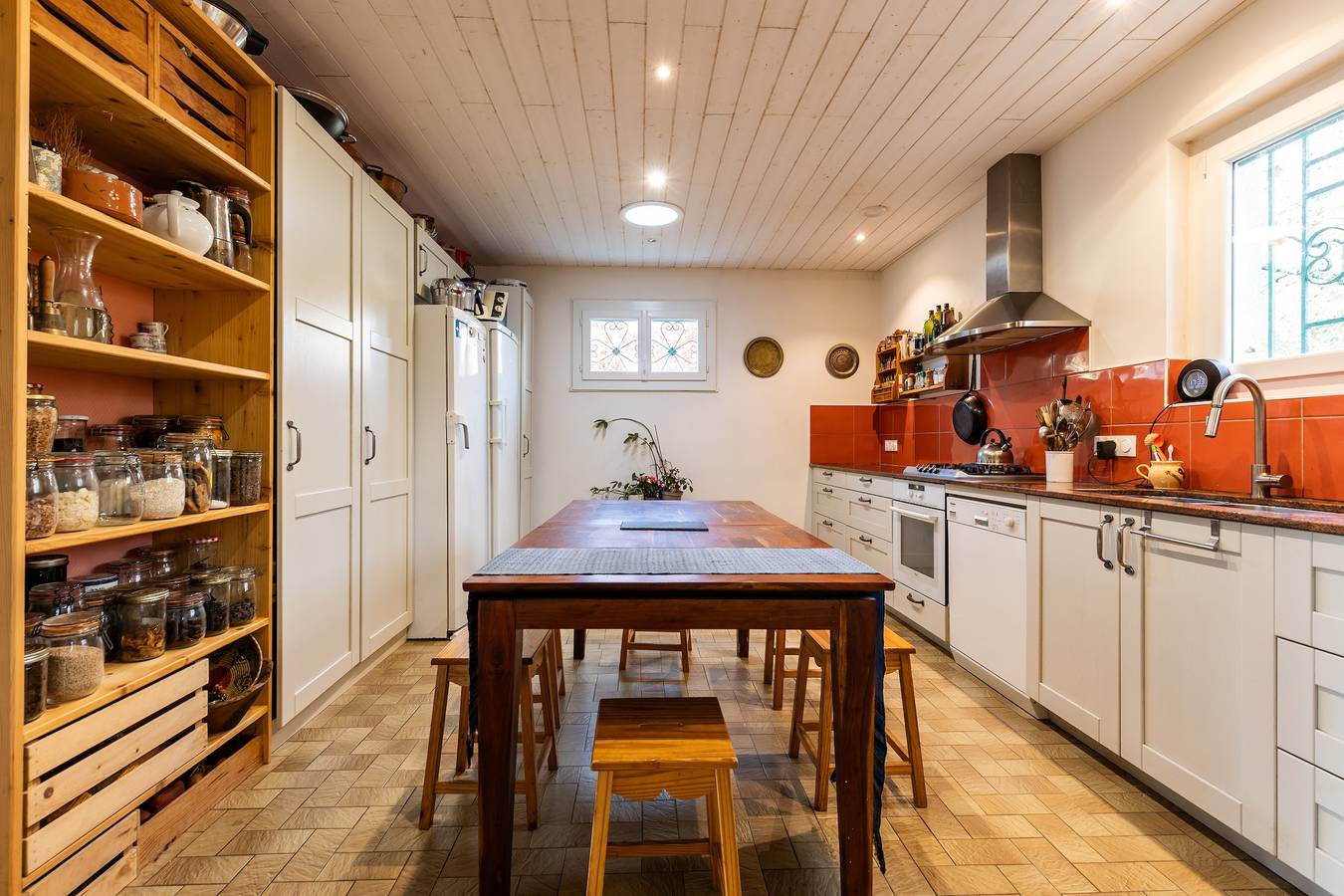 Chambres d’hôtes du Prieur with Shared Terrace, Garden, and Wi-Fi in Léognan, Bordeaux region