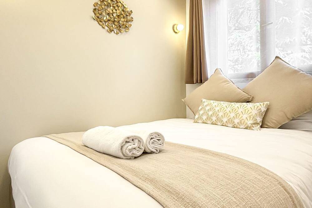 Entire apartment, Hoche A 23 - One Bedroom Apartment, Sleeps 4 in Le Pré-Saint-Gervais, Seine-Saint-Denis