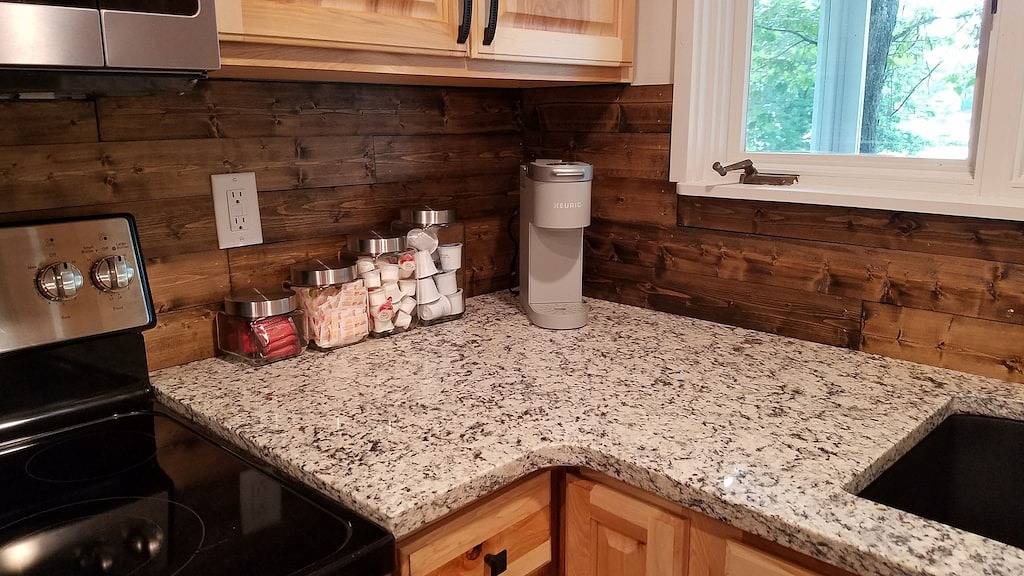 Remodeled Private Waterfront Cottage, Pet Friendly, with dock in Osage Beach! in Osage Beach, Lake of the Ozarks