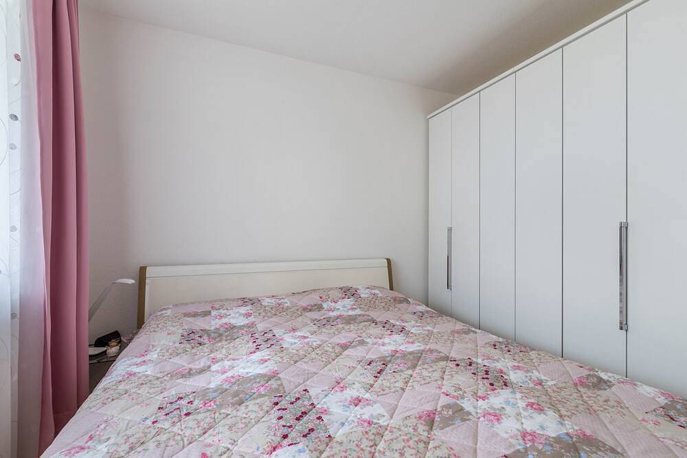 Ganze Wohnung, Traumwohnung am Sorpesee mit Panoramablick auf den See und beheiztem Innenpool in Langscheid (Sorpesee), Sundern