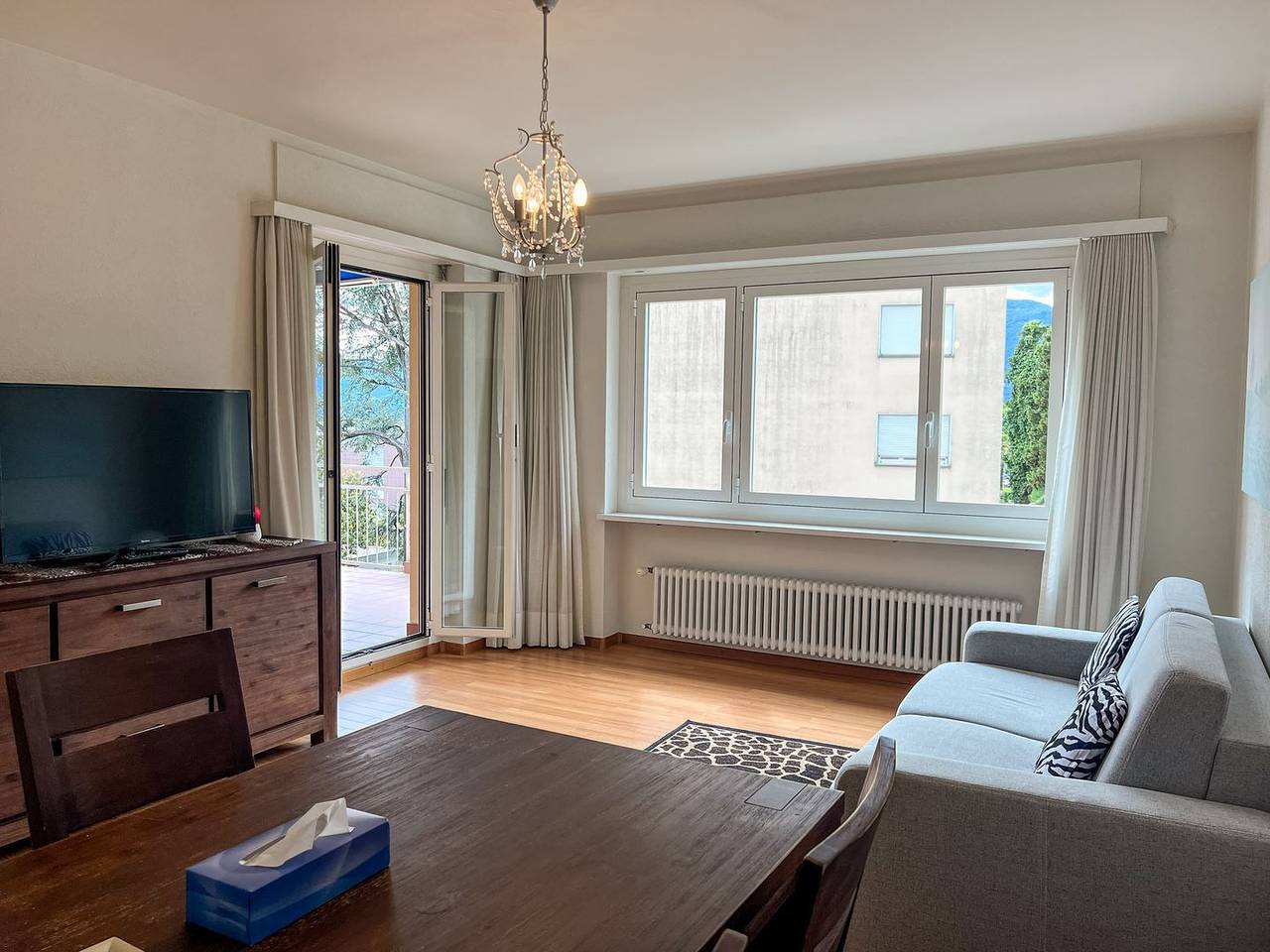 Ganze Wohnung, Renovierte Wohnung mit schöner Aussicht an zentraler Lage in Minusio, Tessiner Alpen