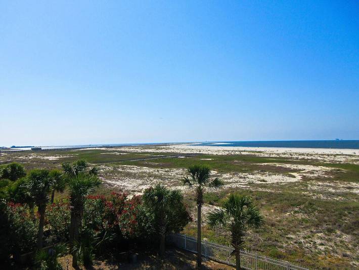 Vacation rental for 8 people, with balcony and pool in Dauphin Island