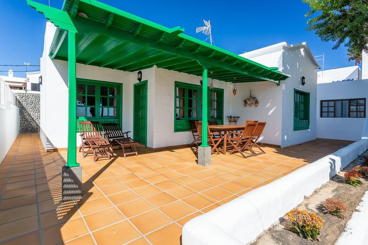 Wunderschönes Haus am Meer mit großem Hof, Garten, Meerblick und Wlan in Playa Honda, San Bartolomé