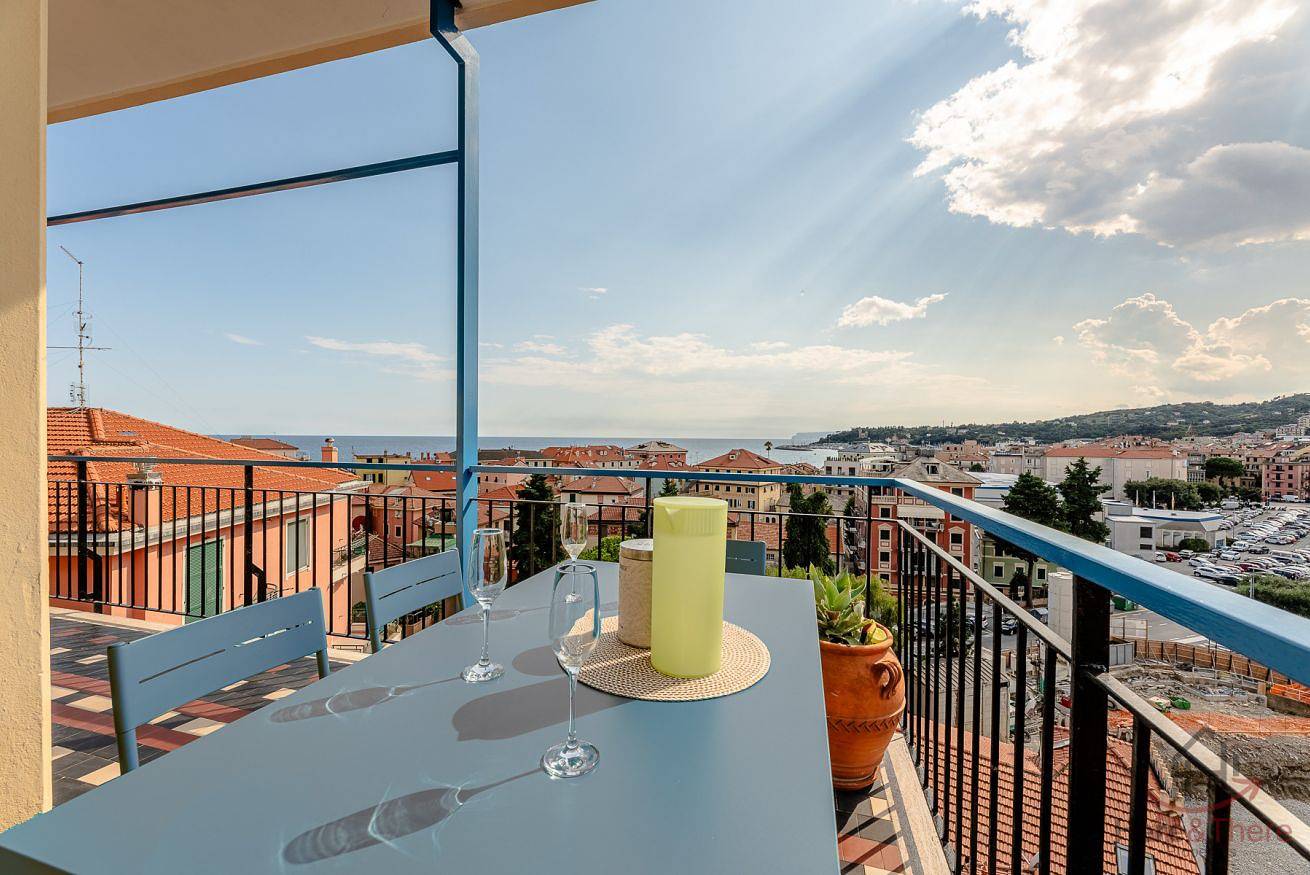 Appartamento intero, [Premium Sea View] Free Box Auto • Spiaggia 4 min in Varazze (Città), Varazze