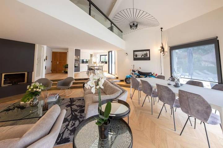 Location de vacances pour 8 personnes, avec jardin et vue ainsi que piscine et vue sur le lac à Annecy-le-Vieux - 3