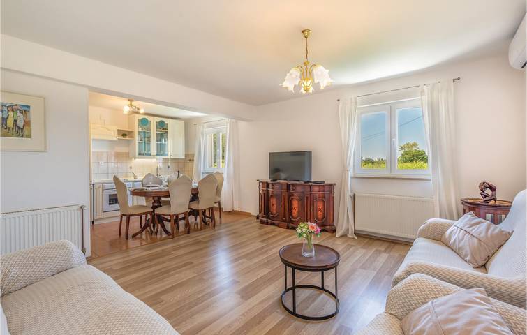 Charmantes 1-Zimmer-Apartment mit Pool, Terrasse und WLAN in Makarska Riviera