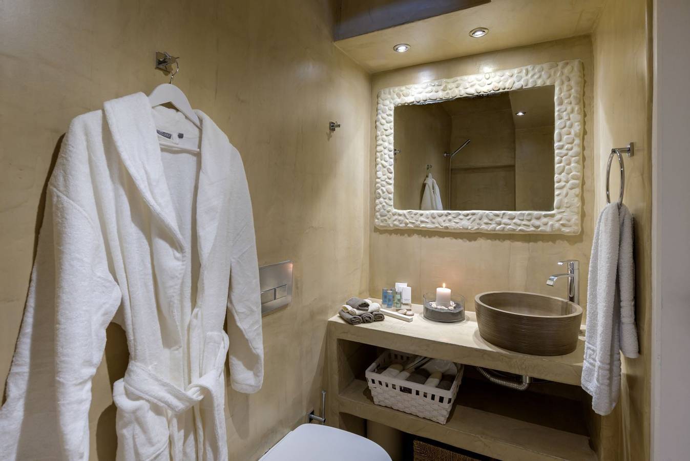 Perfect Santorini Villa | 2 Bedrooms | Michelangelo Beach Villa | Outdoor Jacuzzi & Beautiful Views | Oia in Santorini