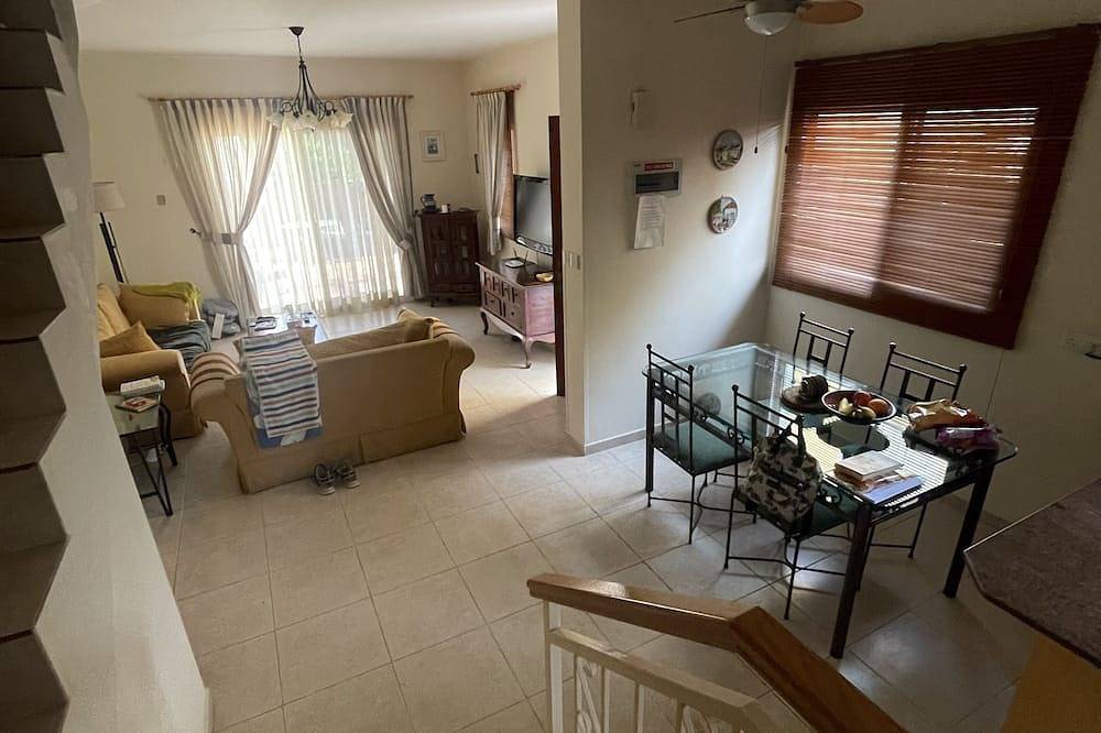 Beautiful holiday home close to everything in Paphos in Pafo, Sud di Cipro
