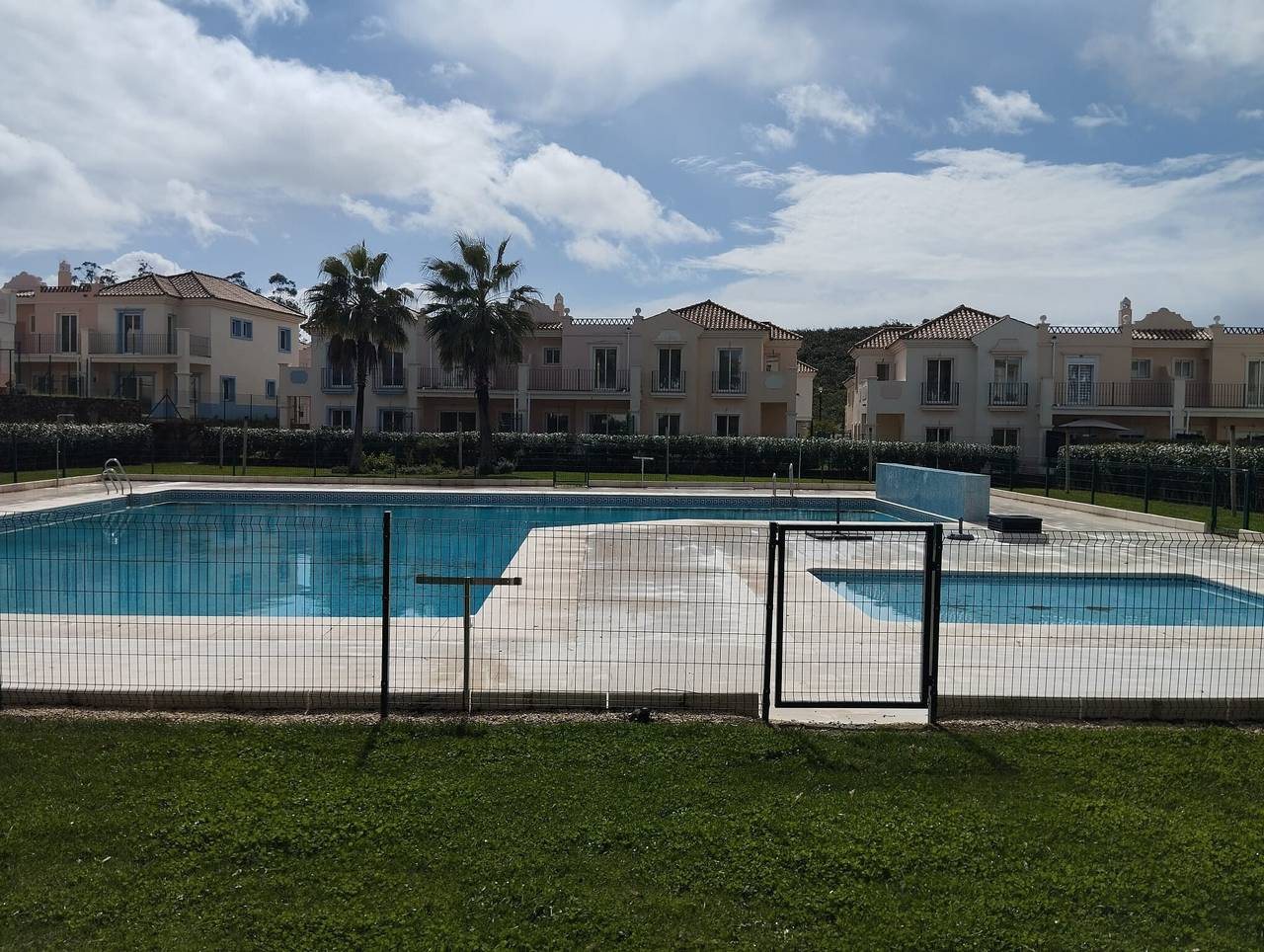 Casa de vacaciones 'Vista Hermosa' con vistas al lago, Wi-Fi y aire acondicionado in Urbanizacion Costa Esuri, Ayamonte