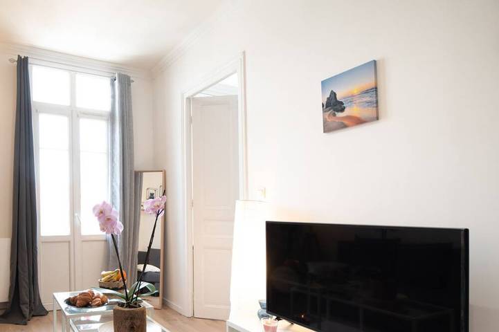 Apartamento entero, Lovely & Independant - Queen size bed, netflix, wifi in Lourdes (Altos Pirineos), Altos Pirineos